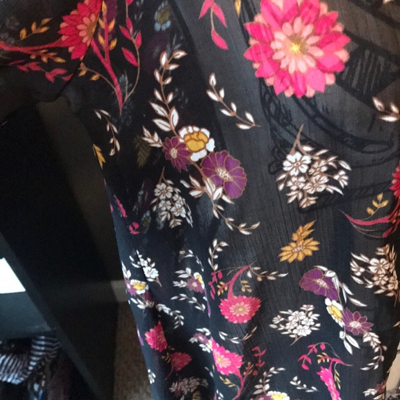 Floral Sheer Top - Picture 6 of 7